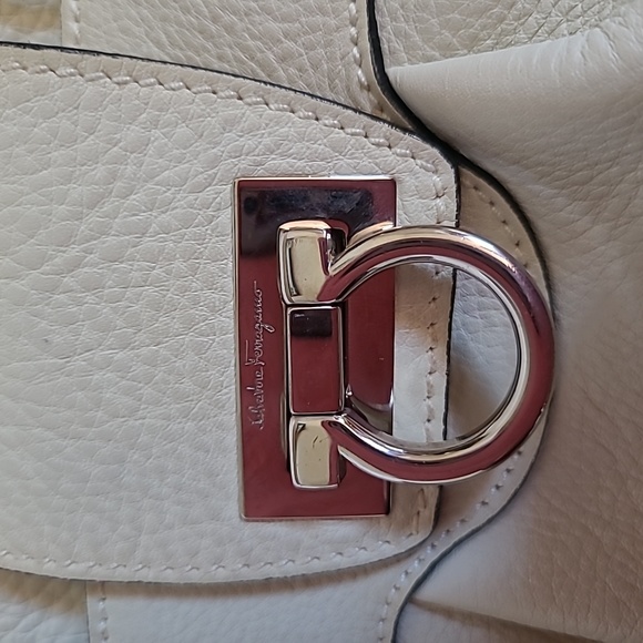 🌟CLEARANCE🌟Salvatore Ferragamo bag - Picture 8 of 16